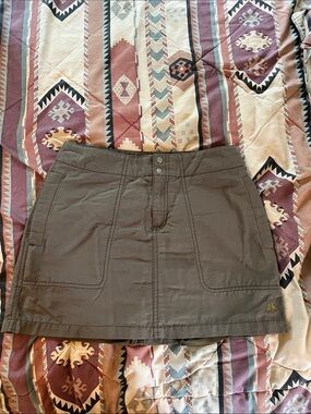 Nike ACG Skort Size 2 Khaki Green 84270 72